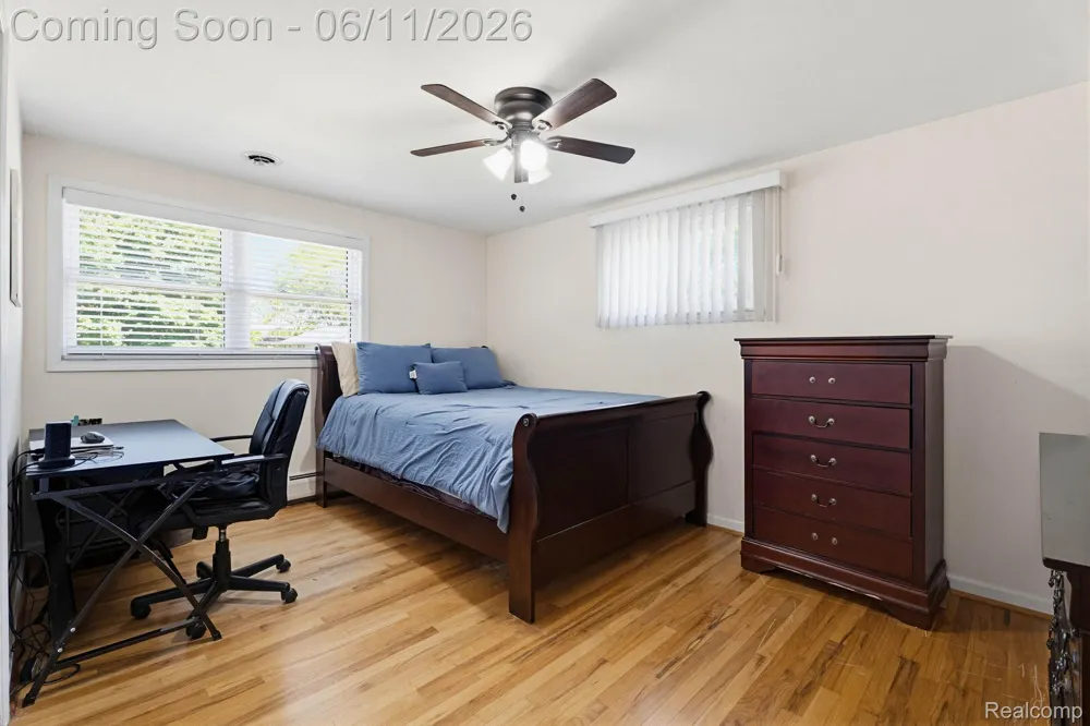 36521 Gloucester Drive Clinton Charter Township, MI 48035