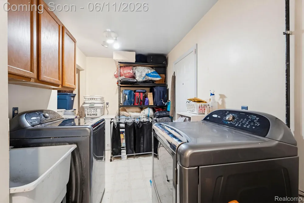 36521 Gloucester Drive Clinton Charter Township, MI 48035