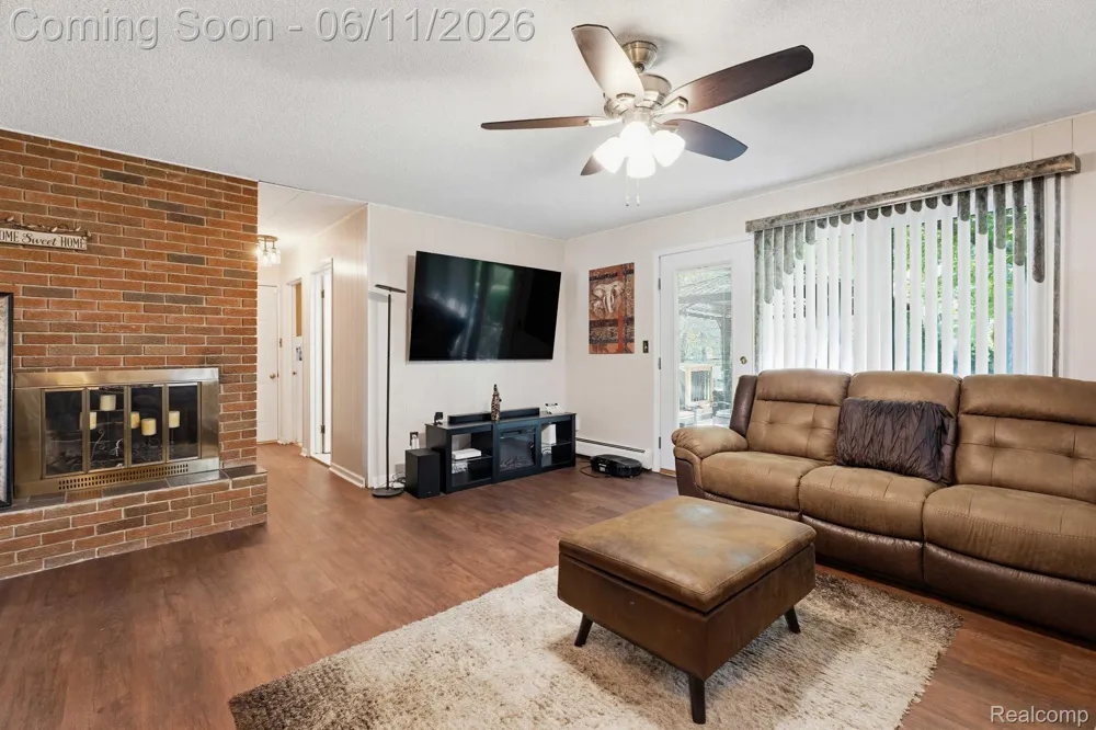36521 Gloucester Drive Clinton Charter Township, MI 48035