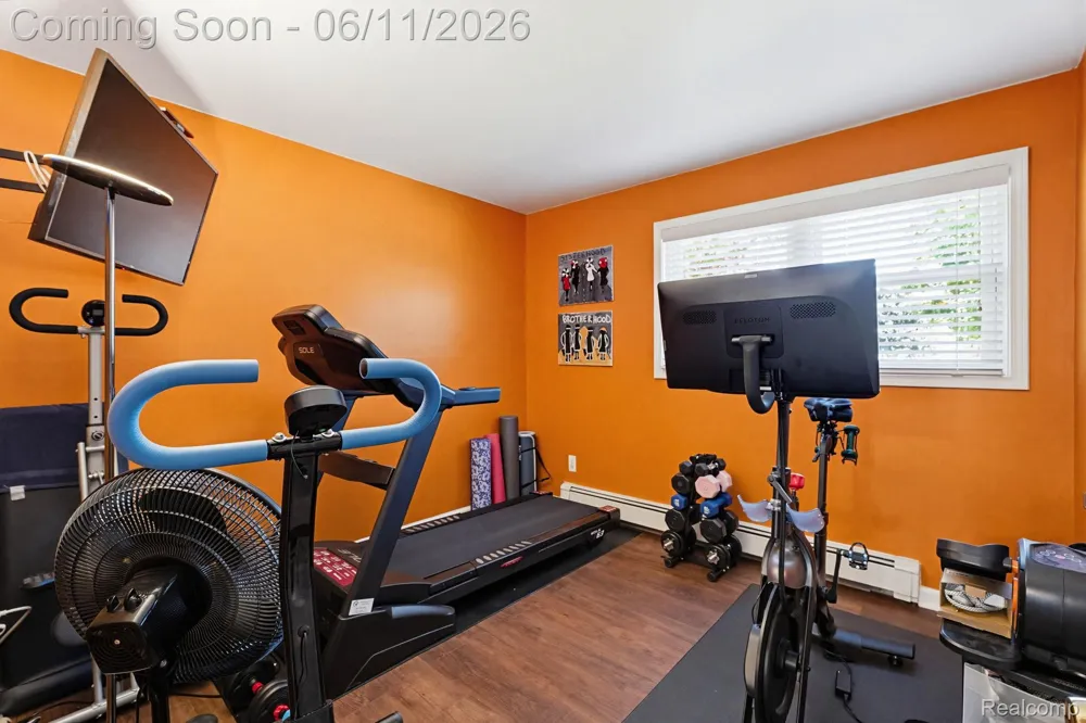 36521 Gloucester Drive Clinton Charter Township, MI 48035