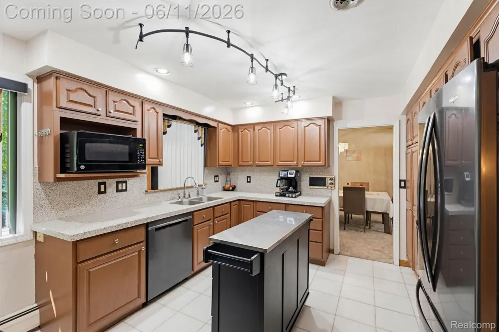 36521 Gloucester Drive Clinton Charter Township, MI 48035