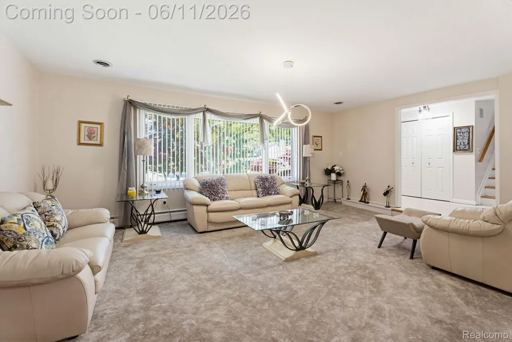 36521 Gloucester Drive Clinton Charter Township, MI 48035