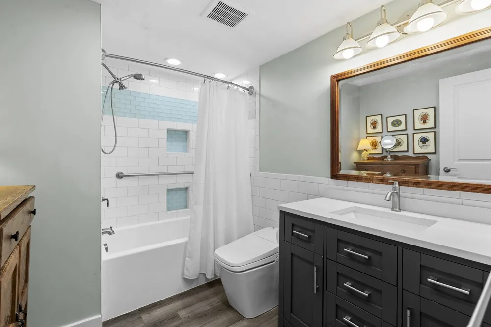 14792 Peninsula Drive Peninsula Township, MI 49686