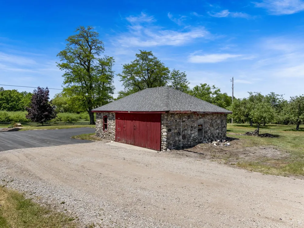 14792 Peninsula Drive Peninsula Township, MI 49686