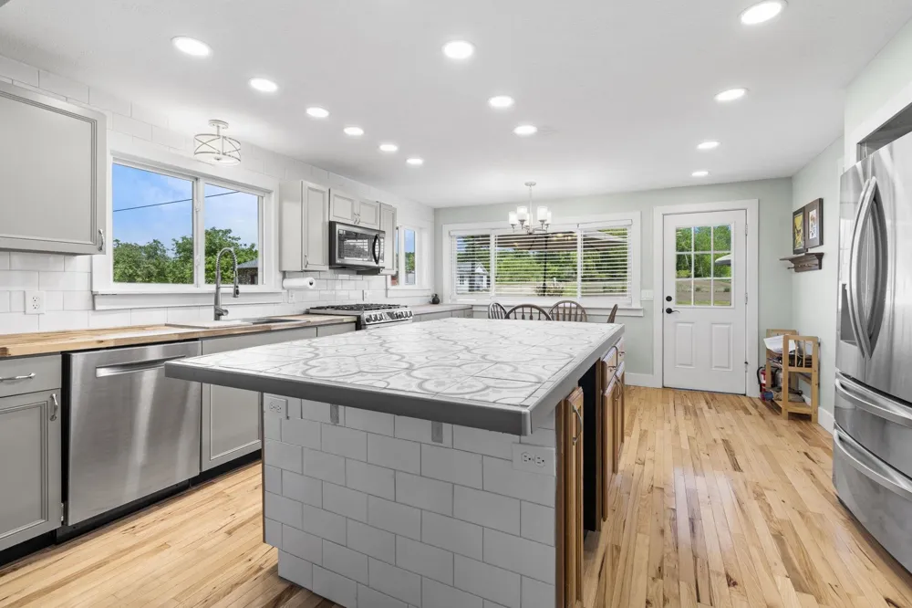 14792 Peninsula Drive Peninsula Township, MI 49686