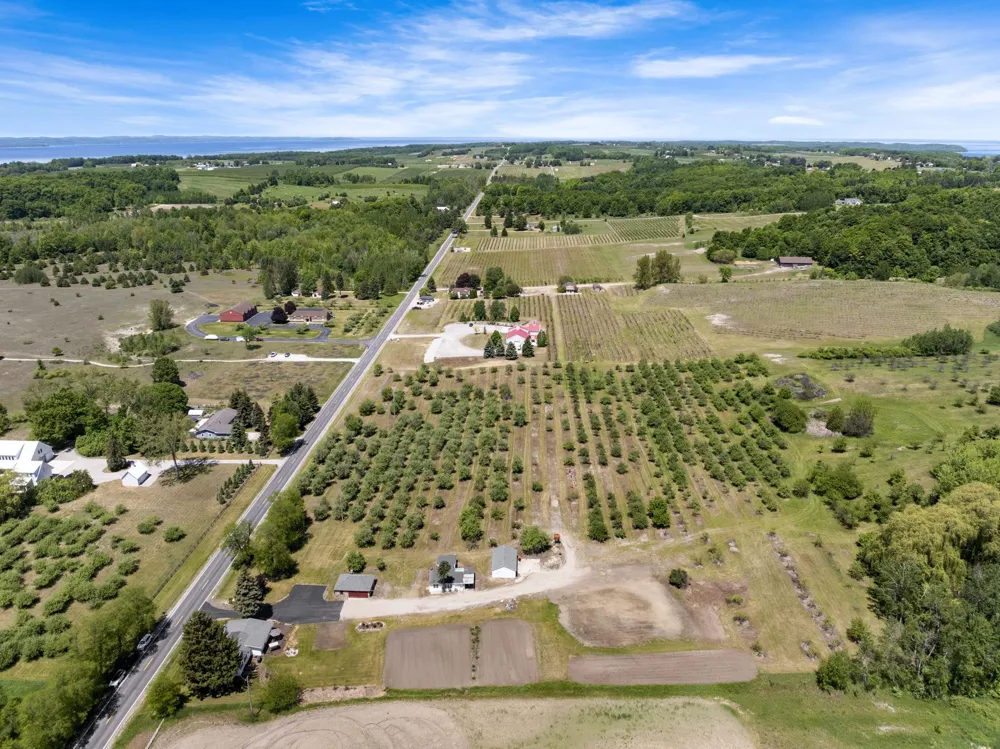 14792 Peninsula Drive Peninsula Township, MI 49686
