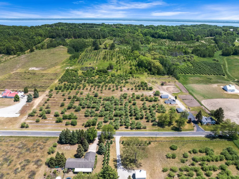 14792 Peninsula Drive Peninsula Township, MI 49686