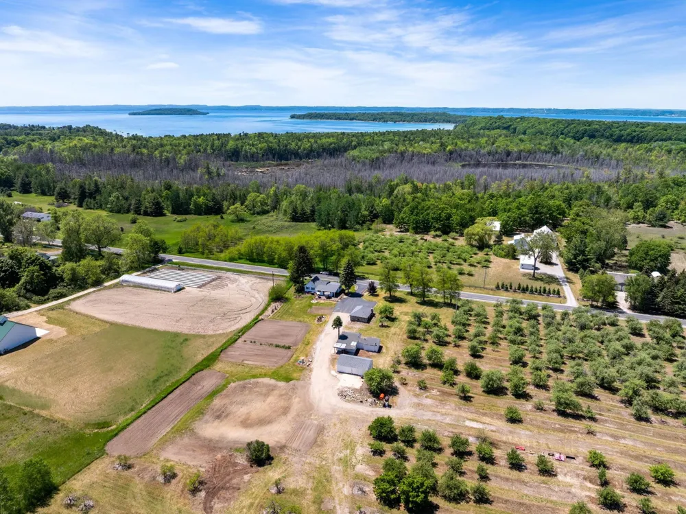 14792 Peninsula Drive Peninsula Township, MI 49686