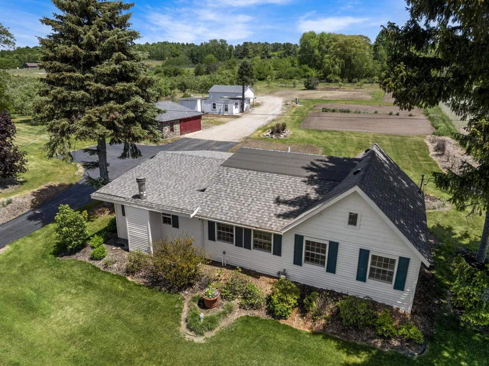 14792 Peninsula Drive Peninsula Township, MI 49686