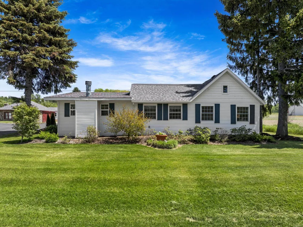 14792 Peninsula Drive Peninsula Township, MI 49686