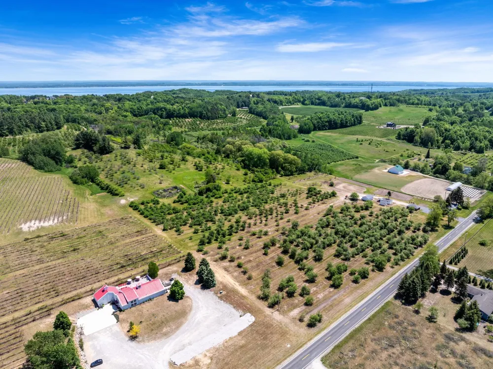 14792 Peninsula Drive Peninsula Township, MI 49686