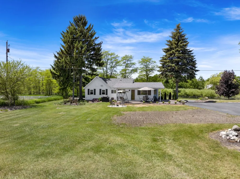 14792 Peninsula Drive Peninsula Township, MI 49686