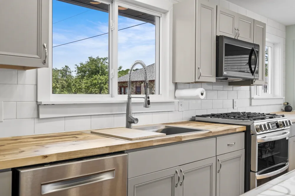 14792 Peninsula Drive Peninsula Township, MI 49686