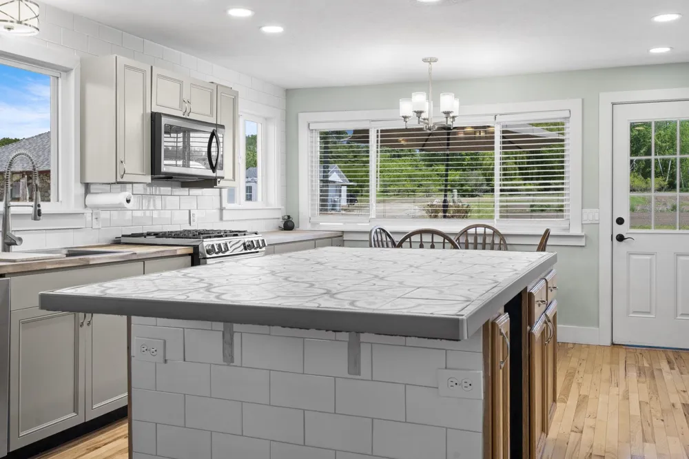 14792 Peninsula Drive Peninsula Township, MI 49686