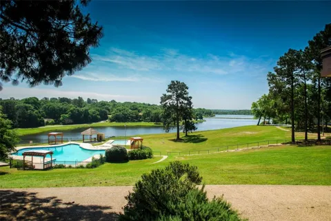 5 Meadowood Drive