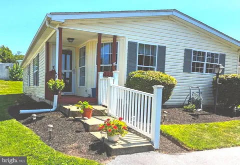 12 LONGWOOD COURT W