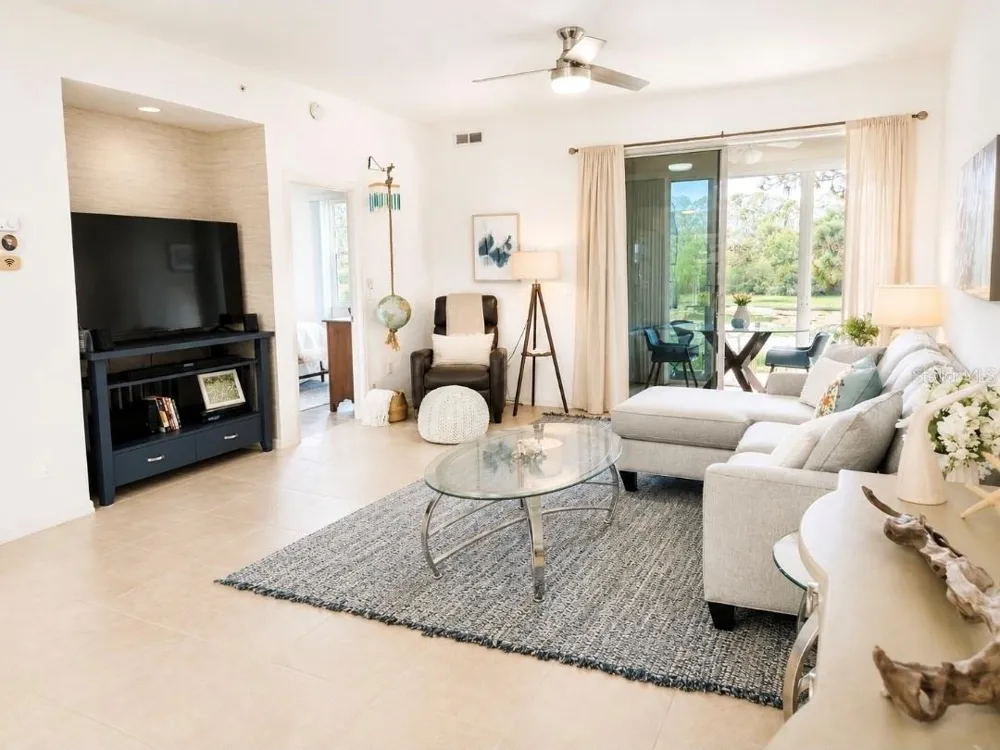 8360 WINGATE DRIVE #811 Sarasota, FL 34238