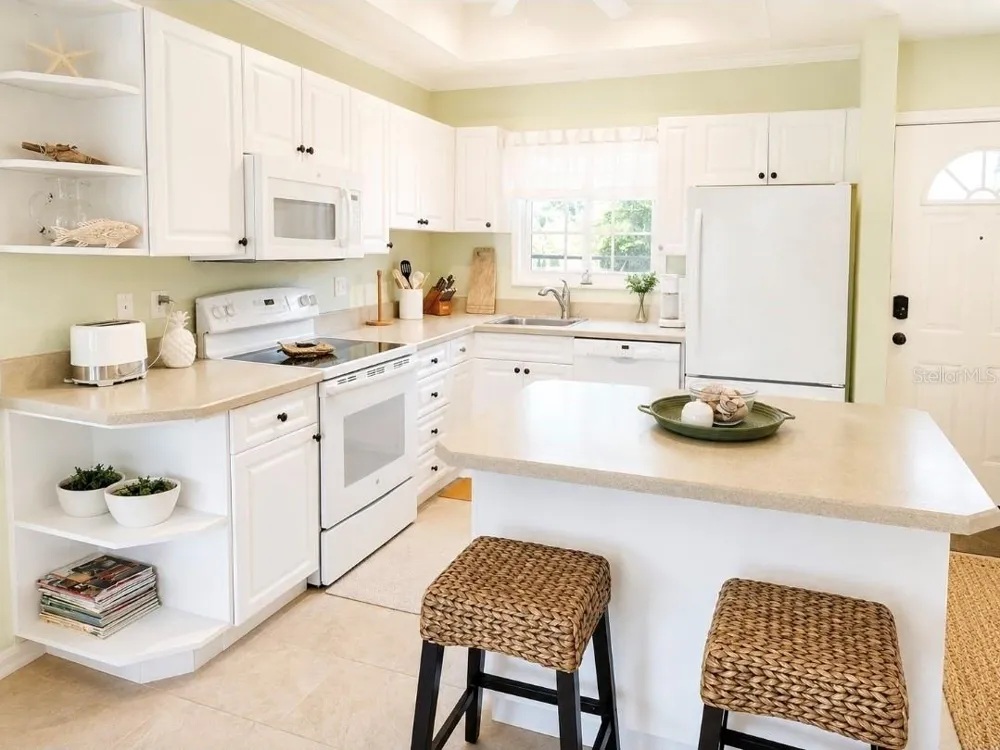 8360 WINGATE DRIVE #811 Sarasota, FL 34238