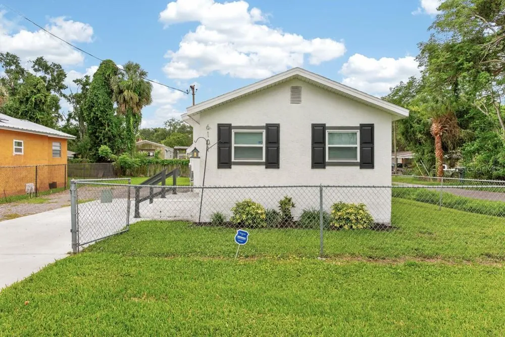 6101 ANNA AVENUE Gibsonton, FL 33534