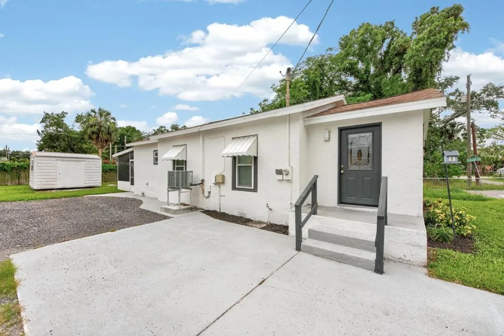 6101 ANNA AVENUE Gibsonton, FL 33534
