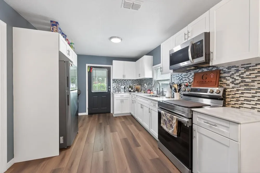6101 ANNA AVENUE Gibsonton, FL 33534