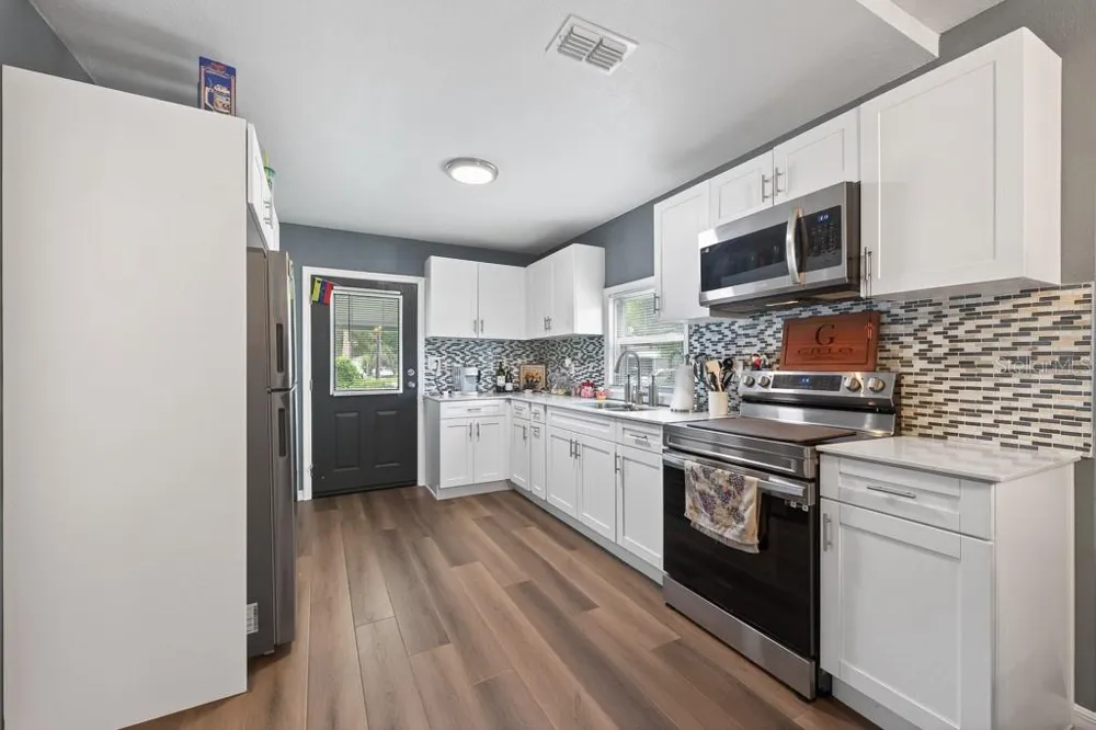 6101 ANNA AVENUE Gibsonton, FL 33534