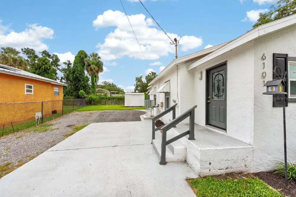 6101 ANNA AVENUE Gibsonton, FL 33534