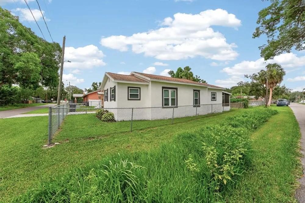 6101 ANNA AVENUE Gibsonton, FL 33534