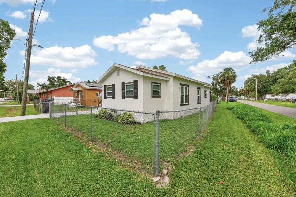 6101 ANNA AVENUE Gibsonton, FL 33534