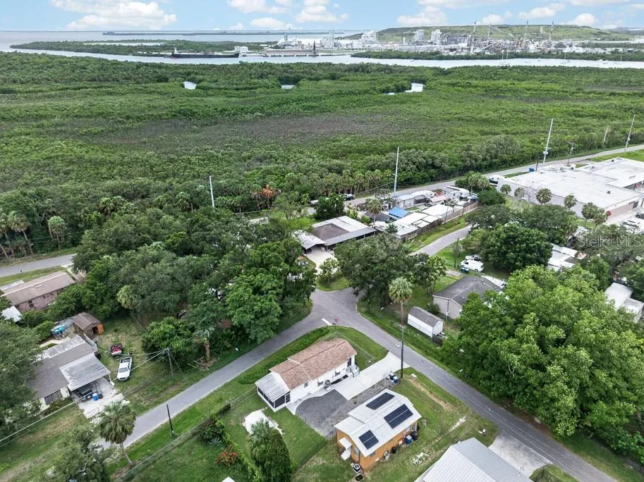 6101 ANNA AVENUE Gibsonton, FL 33534