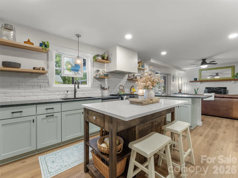 154 White Oak Lane Brevard, NC 28712