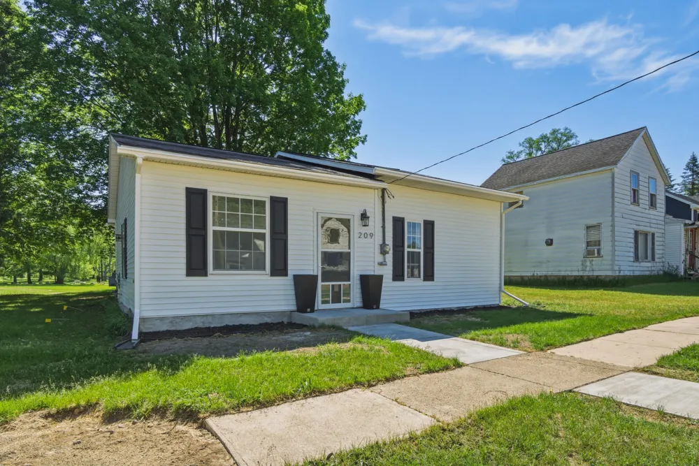 209 S River Street Evart, MI 49631