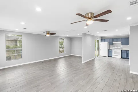 4334 HICKORY HILL DR