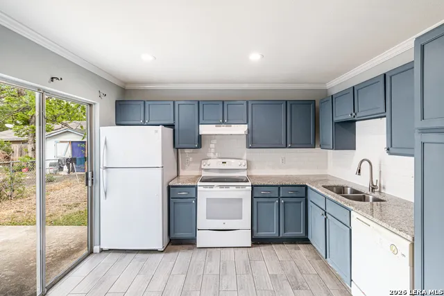 4334 HICKORY HILL DR Kirby, TX 78219