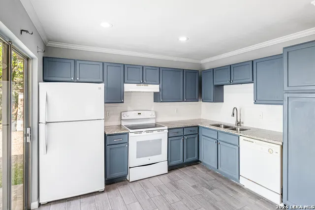 4334 HICKORY HILL DR Kirby, TX 78219