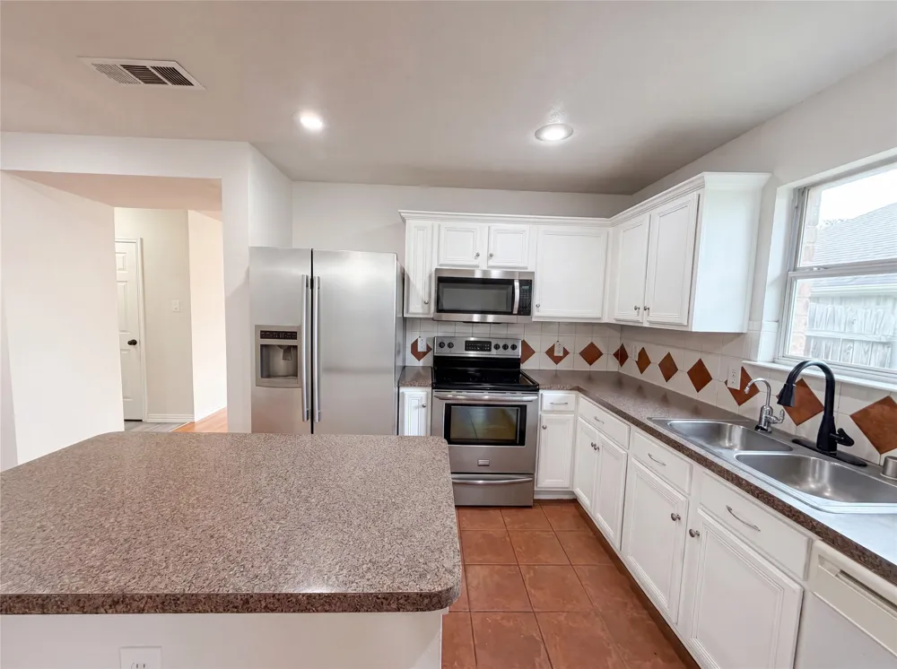 111 Forest Park Lane Red Oak, TX 75154