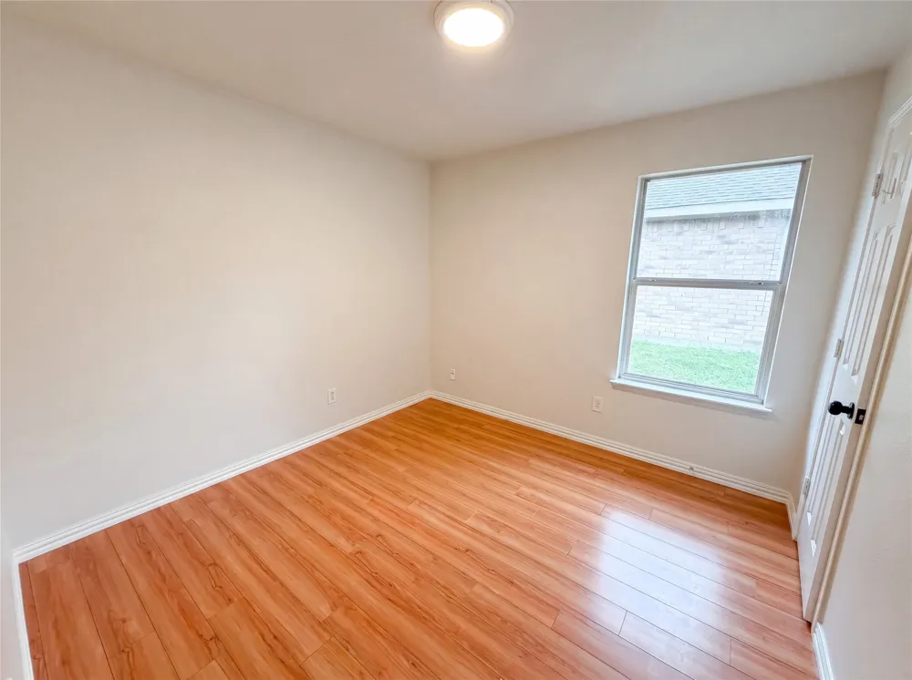 111 Forest Park Lane Red Oak, TX 75154