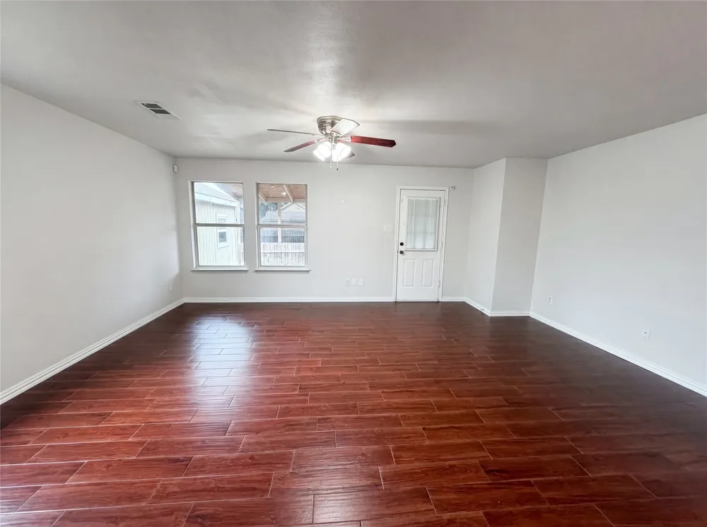 111 Forest Park Lane Red Oak, TX 75154
