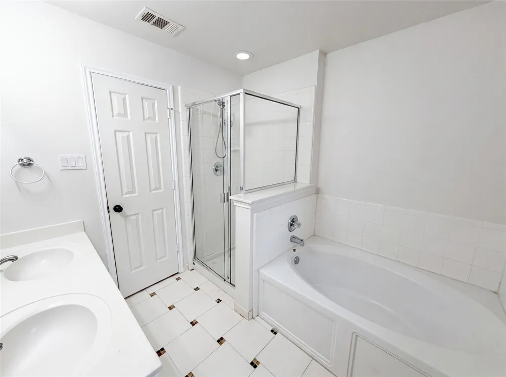 111 Forest Park Lane Red Oak, TX 75154