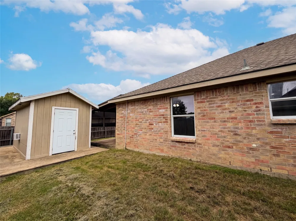 111 Forest Park Lane Red Oak, TX 75154