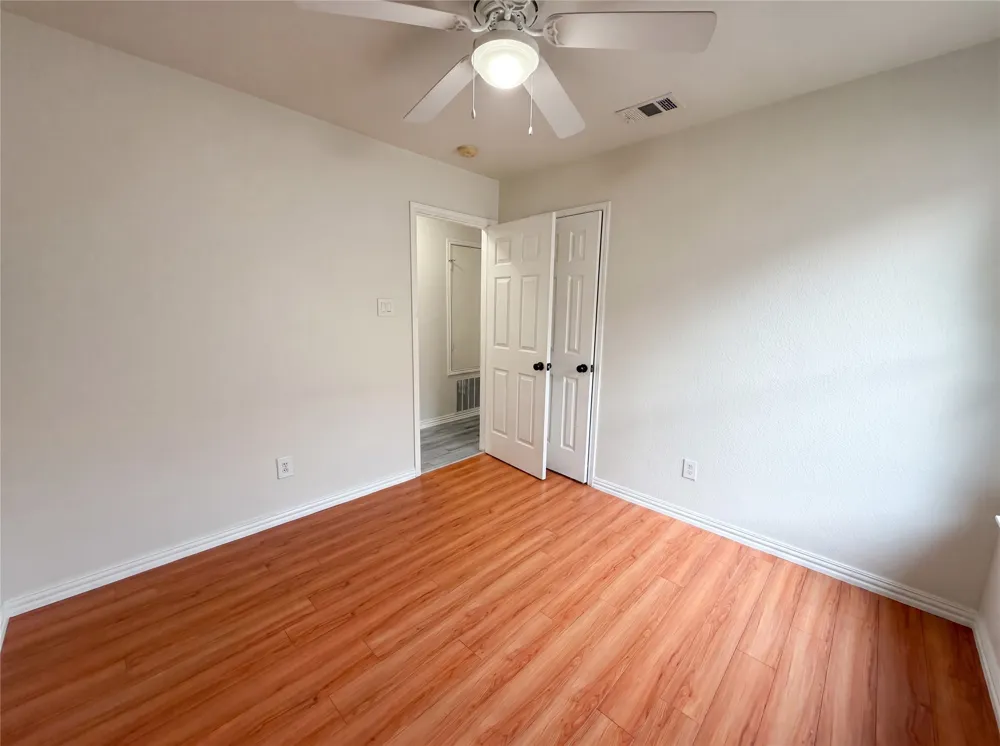 111 Forest Park Lane Red Oak, TX 75154