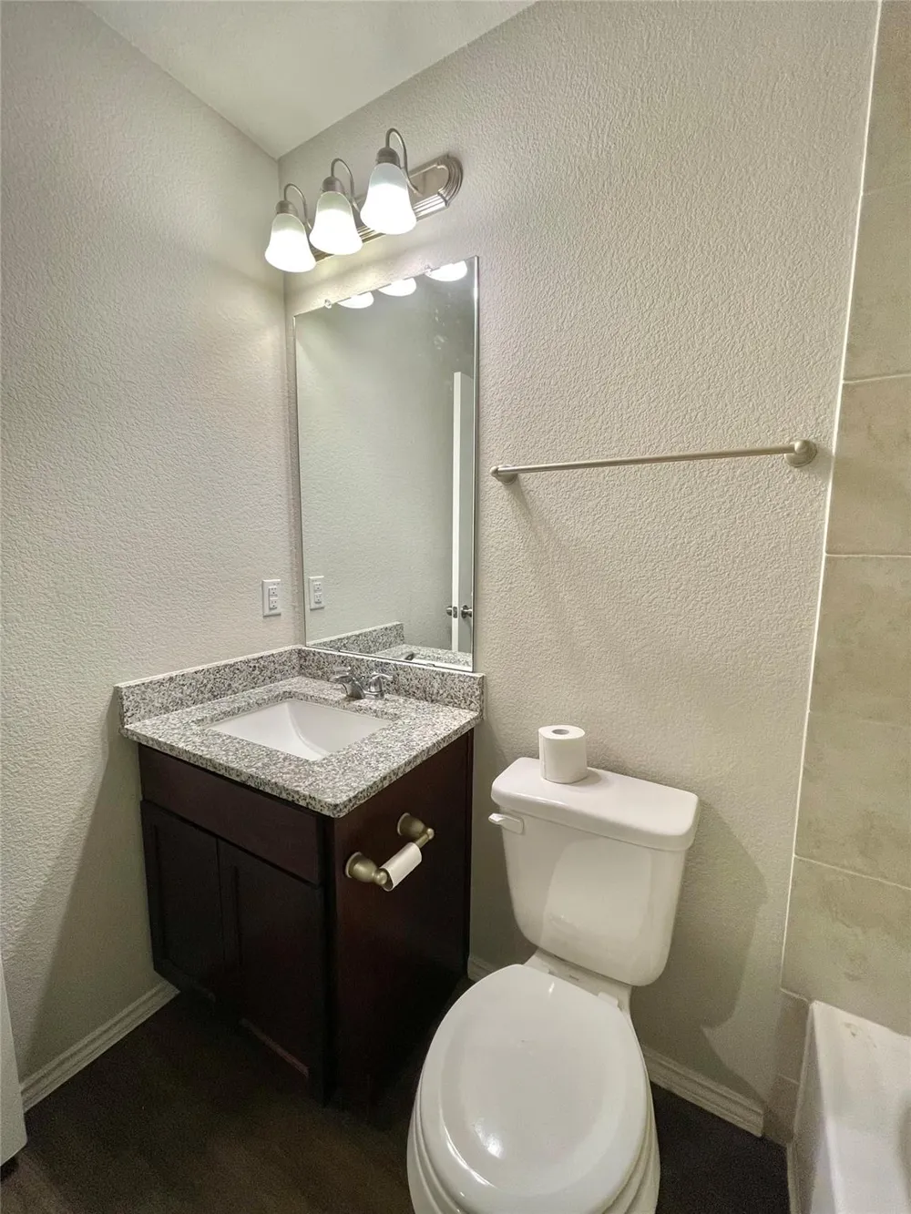 126 E Ash St Angleton, TX 77515