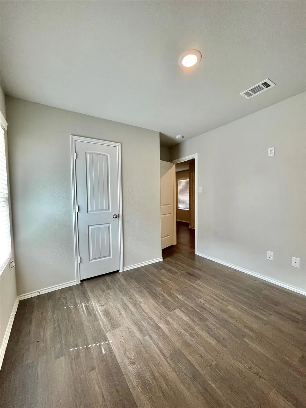 126 E Ash St Angleton, TX 77515