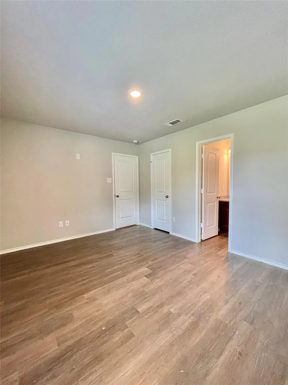 126 E Ash St Angleton, TX 77515