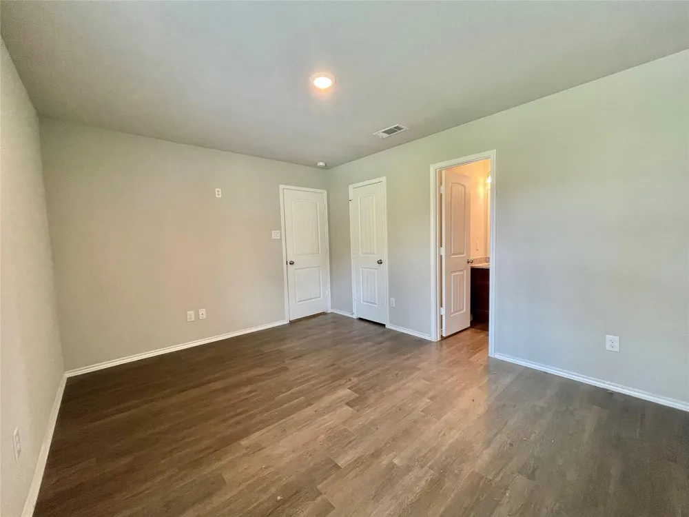 126 E Ash St Angleton, TX 77515