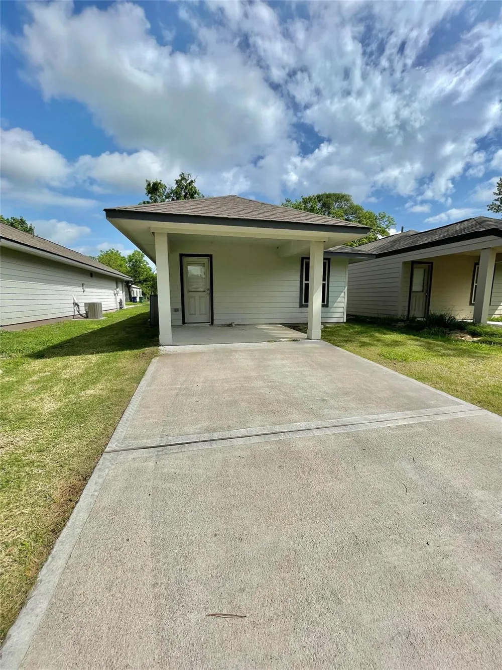 126 E Ash St Angleton, TX 77515