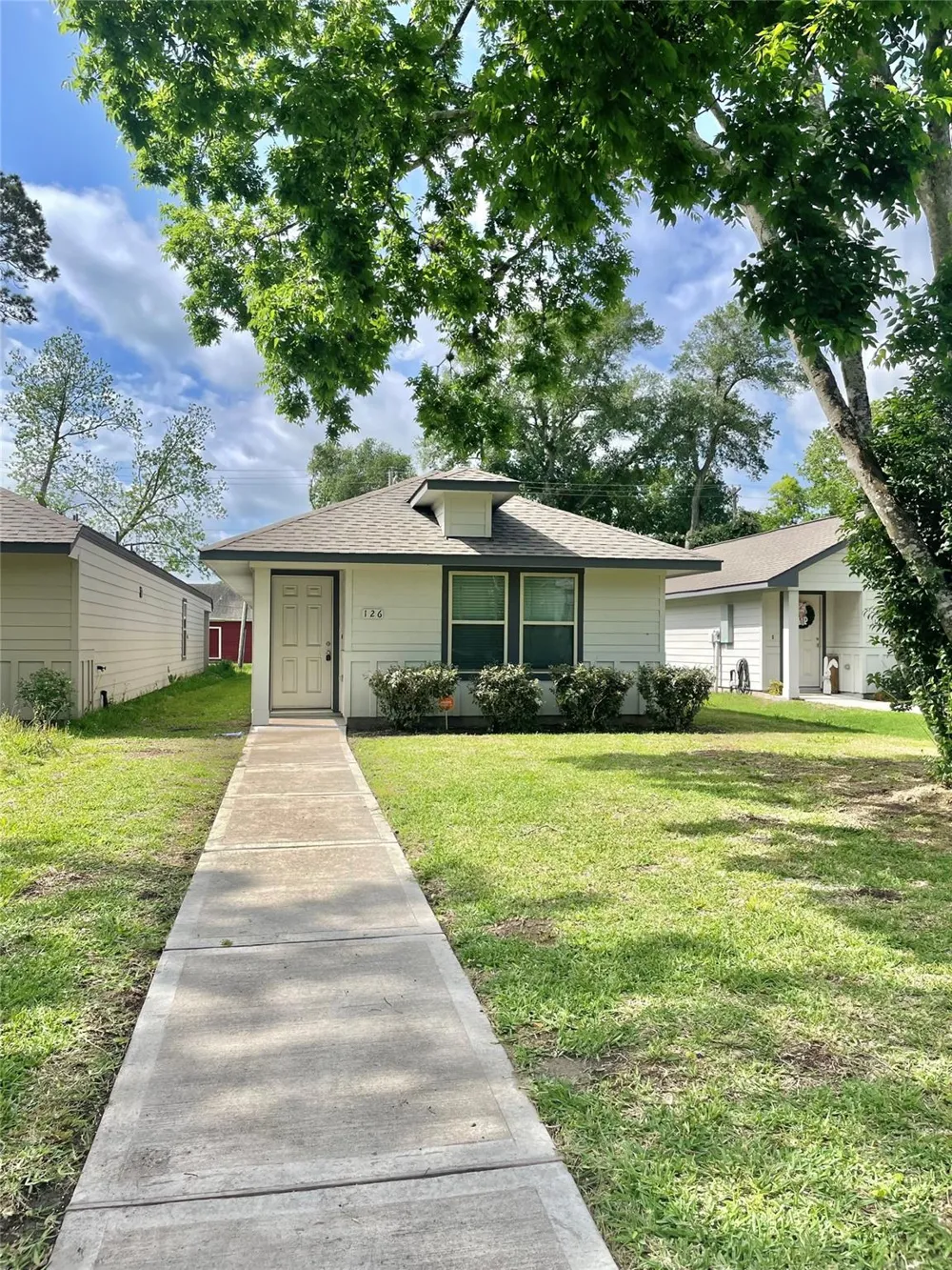 126 E Ash St Angleton, TX 77515