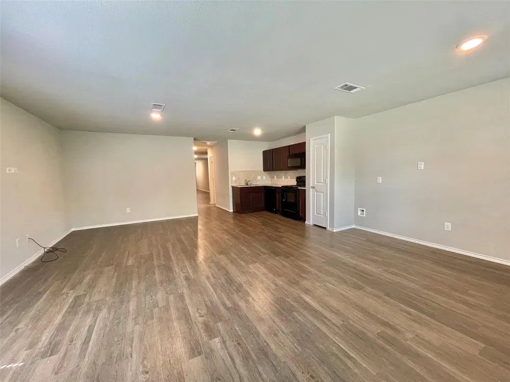 126 E Ash St Angleton, TX 77515
