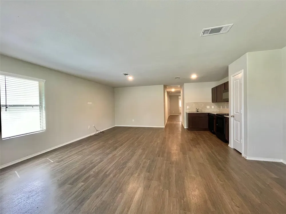 126 E Ash St Angleton, TX 77515
