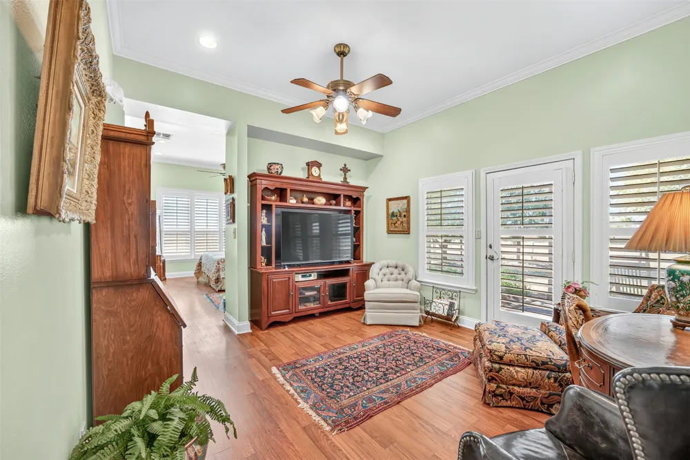 672 County Road 447 Waelder, TX 78959